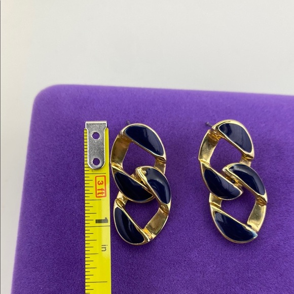 💛 Vintage Gold Navy Enamel Chain Link Earrings - Picture 2 of 4